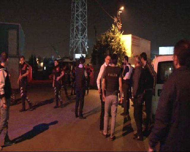 Ümraniye'de 'Aracımın Aynasını Kırdın' Kavgası: 3 Kişi Yaralandı