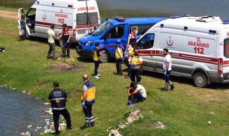 Serinlemek İçin Girdikleri Boğaz Sonları Oldu! Arkadaşları Kahroldu