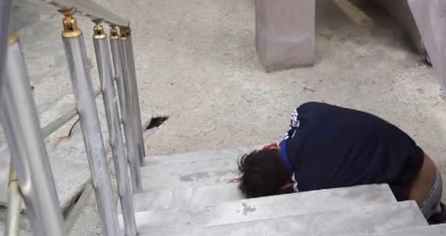 Bonzai Kullanan Gencin İbretlik Hali! Merdivenlerinde Baygın Halde Bulundu