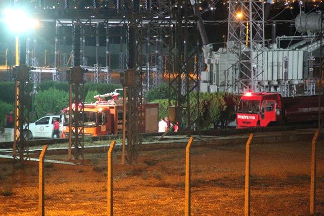  <a class='keyword-sd' href='/sanliurfa/' title='Şanlıurfa'>Şanlıurfa</a>'da Isınan Trafo Patlayıp Alev Aldı