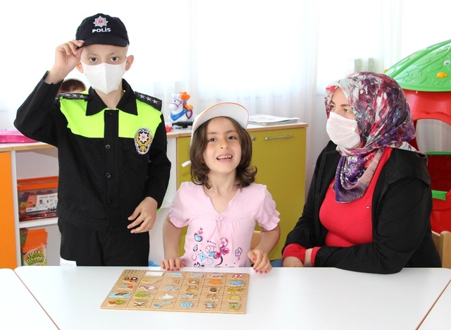 Lösemili Oğlunun Tedavisi İçin Evsiz Bir Hayat Sürüyorlar