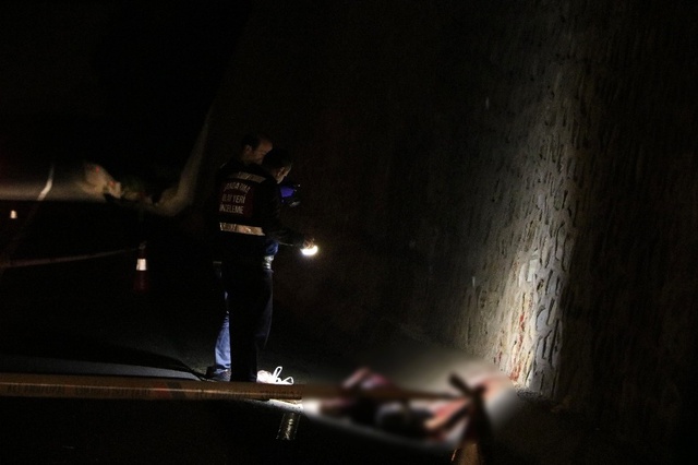 Sakarya'da Yol Kenarında Kanlar İçerisinde Ceset Bulundu