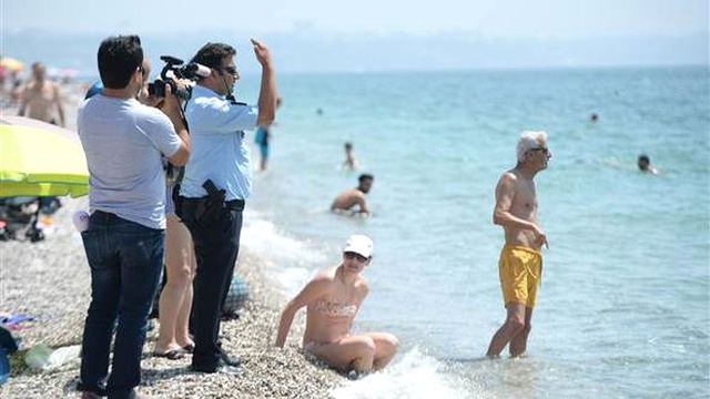 3 Saat Denizden Çıkmayan Rus Turist, Polisi Alarma Geçirdi