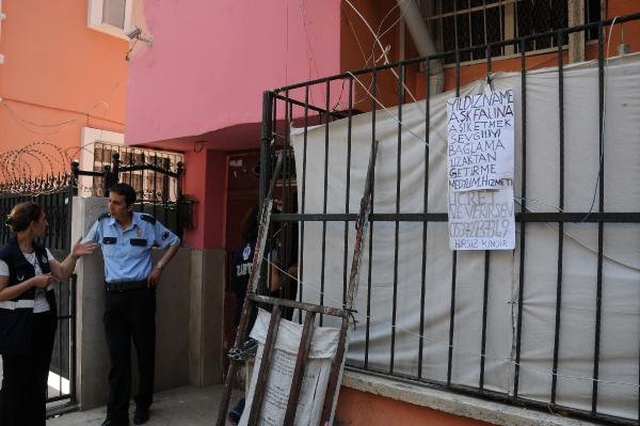 Kaldıkları Apartın Kaçak Olduğunu Öğrenen Suriyeliler, Bina Sahibine Saldırdı