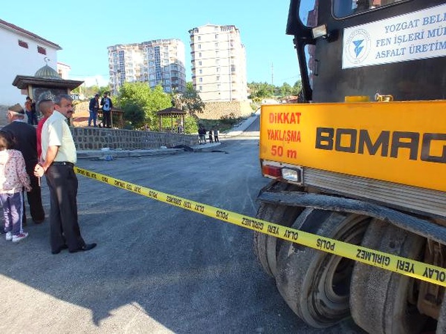 Yozgat'ta Freni Patlayan Silindir Kaldırımdaki İmamı Ezdi