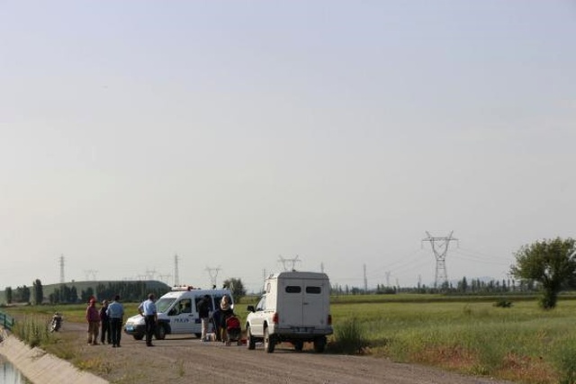 Birlikte Tatile Gittiği İlk Eşi Tarafından Boğazı Kesilen Kadın, Yol Kenarına Atıldı