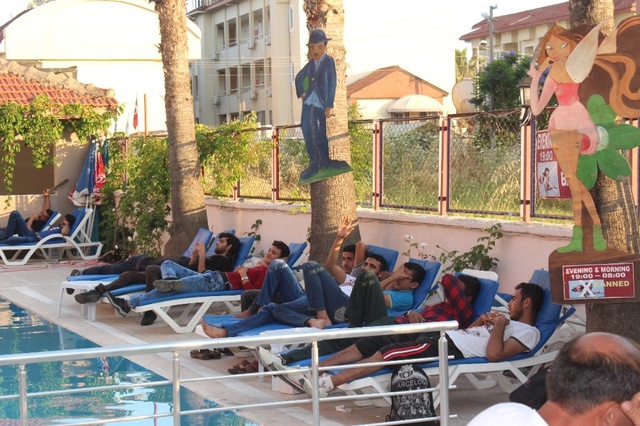 Yasa Dışı Yollarla Kıbrıs'a Gitmek İsteyen 62 Suriyeli, Havuz Başında Yakalandı