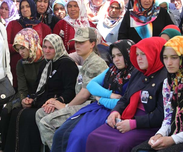 Van'da Şehit Düşen Uzman Çavuş'u 13 Bin Vatandaş Son Yolculuğuna Uğurladı