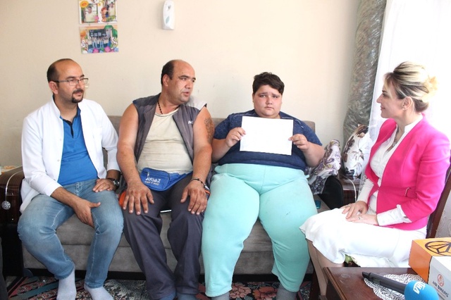 10 Yaşında 165 Kilo Olan Nurettin, Tedavi İçin Hastaneye Yatmayı Reddetti