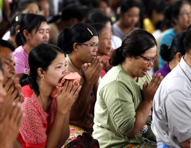 Myanmar'da Düşen Uçağın Enkazından 31 Ceset Çıkarıldı