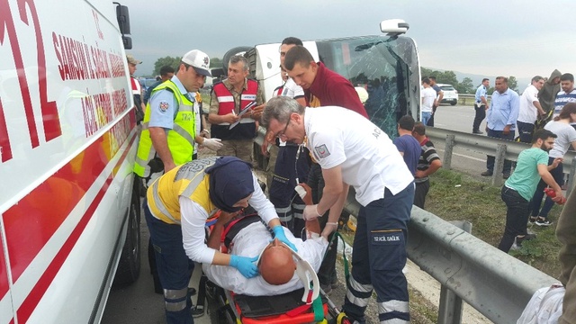 Samsun'da Acemi Birliğini Taşıyan Otobüs Devrildi: 47 Yaralı
