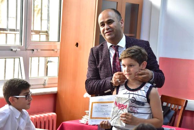 Şehit Çocuklarının Buruk Karne Sevinci