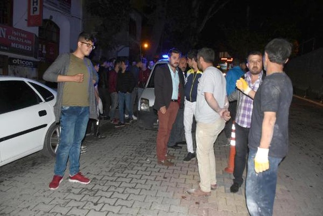 Elle Taciz Ettiği Erkek Çocuğunu Arka Sokağa Götürmeye Çalışan Sapığı Linçten Polis Kurtardı