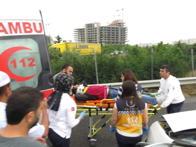 TEM Otoyolunda Zincirleme Trafik Kazası: 2 Yaralı