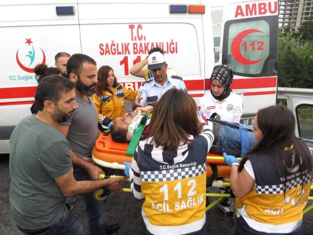 TEM Otoyolunda Zincirleme Trafik Kazası: 2 Yaralı