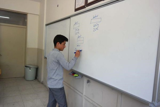 Babaannesinin Ütü Masasında TEOG'a Hazırlanan Kadir, Türkiye İkincisi Oldu