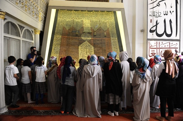 500 Yıllık Kabe-i Şerif Örtüsü Büyük İlgi Görüyor