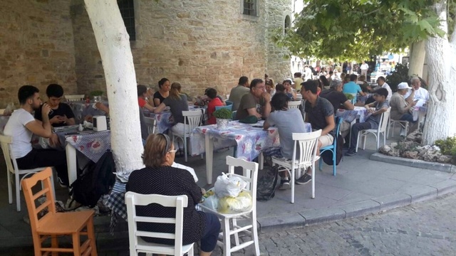 İzmir'de Vatandaşların Tedirgin Bekleyişi Sürüyor