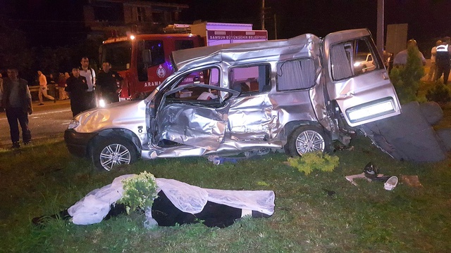 Samsun'da Midibüs ile Kamyonet Çarpıştı: 5 Ölü, 3 Yaralı