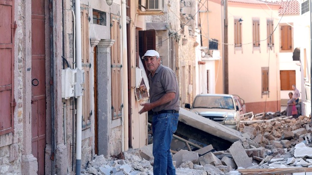 Fotoğraflarla Midilli Adası'nda Deprem Sonrası Kurtarma Çalışmaları