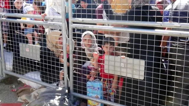 Bayramı Ülkelerinde Geçirmek İsteyen Suriyeliler Sınıra Akın Etti