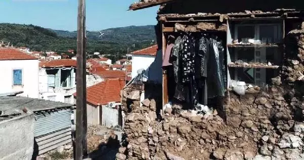 Depremin Vurduğu Midilli'de 154 Ev Yerle Bir Oldu, 2 Köy Tamamen Boşaltıldı