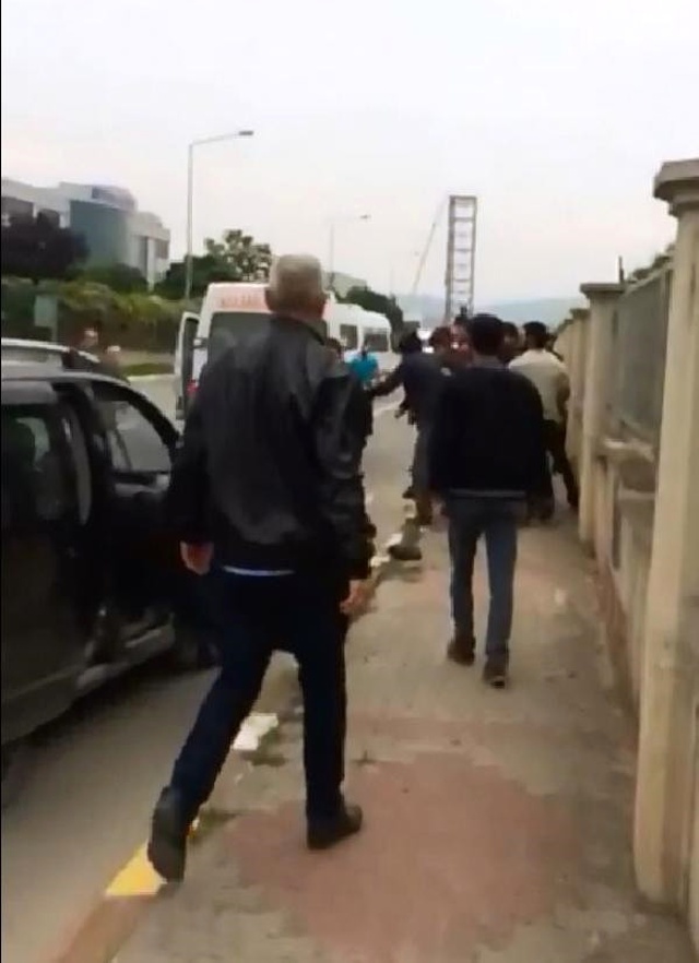 Suriyeli Grup, Fabrika İşçilerine Taş ve Sopalarla Saldırdı
