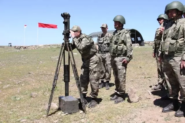 TSK Van'ın Erciş İlçesinde Ağır Silahlarla Gövde Gösterisi Yaptı