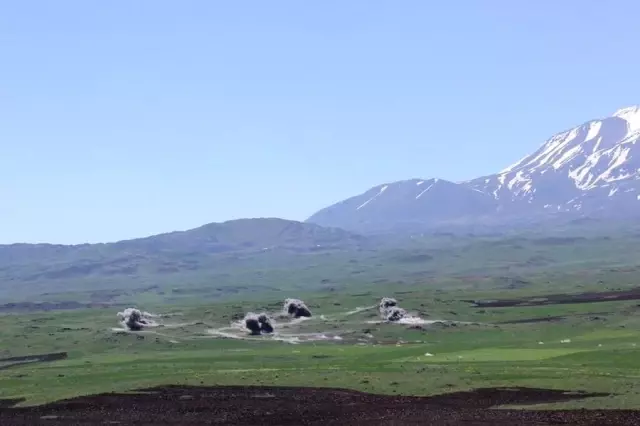 TSK Van'ın Erciş İlçesinde Ağır Silahlarla Gövde Gösterisi Yaptı