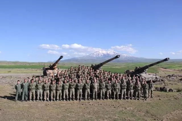 TSK Van'ın Erciş İlçesinde Ağır Silahlarla Gövde Gösterisi Yaptı