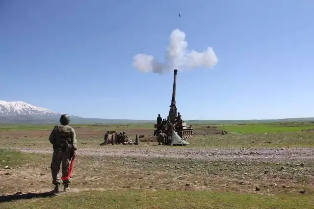 TSK Van'ın Erciş İlçesinde Ağır Silahlarla Gövde Gösterisi Yaptı