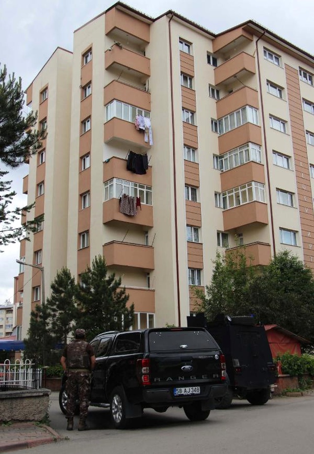 Av Tüfeğini Kapıp Apartmanda Rastgele Ateş Açan Kadın 19 Saattir İkna Edilemedi