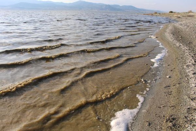 Burdur Gölü'nde Korkutan Renk! Kitlesel Balık Ölümleri Gelebilir