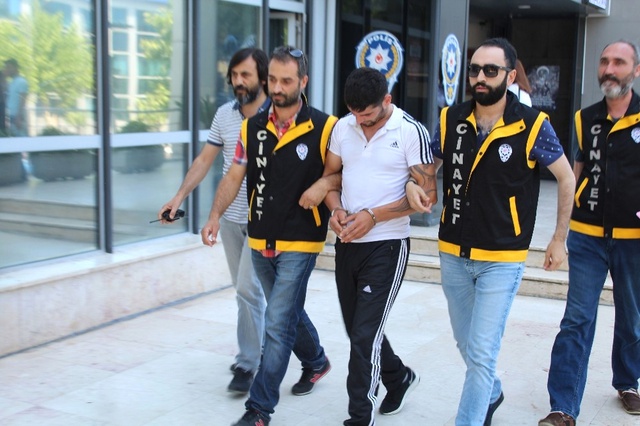 Bacağından Vurulup Ölen Kadının <a class='keyword-sd' href='/facebook/' title='Facebook'>Facebook</a>'tan Tanıştığı Erkek Arkadaşı Gözaltına alındı