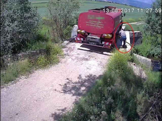 Konya'da Derelerin Kana Bulanması Görenleri Hayrete Düşürdü