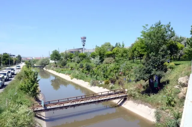 Eskişehir'de Sulama Kanalında Elleri Bağlı Erkek Cesedi Bulundu