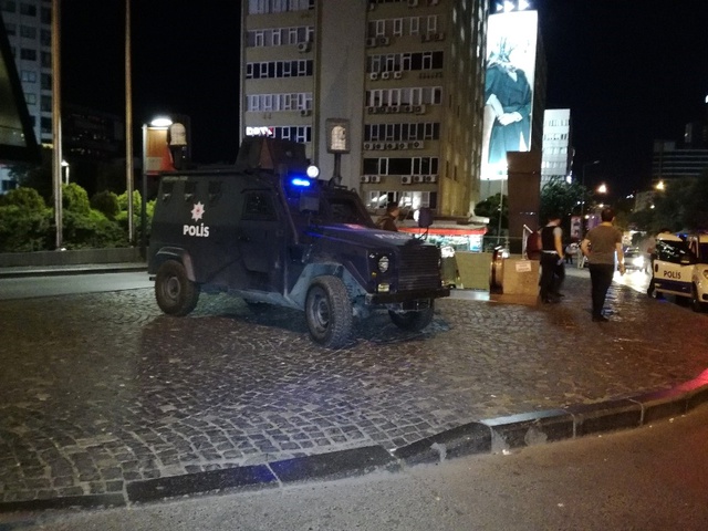 ABD'nin Saldırı Uyarısından Sonra Mecidiyeköy'de Hareketli Dakikalar