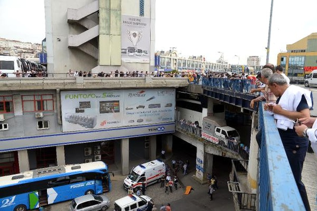 İstanbul 15 Temmuz Otogarında Suriyeli Bir Kadın 20 Metre Yükseklikten Düşerek Öldü