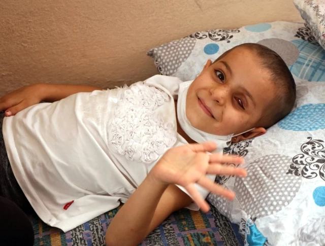 Esad Vurdu, Önce Ailesini Sonra Gözünü Kaybetti; Şimdi Adana'da Yaşam Mücadelesi Veriyor