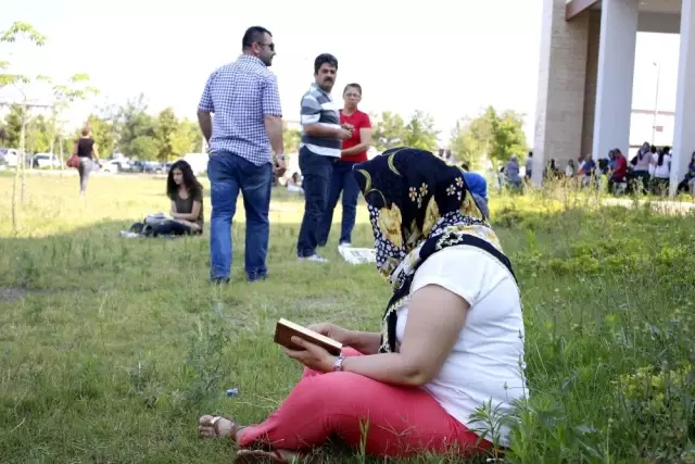 Vatandaşlar, Sınava Son Saniye Gelen Kız İçin Seferber Oldu