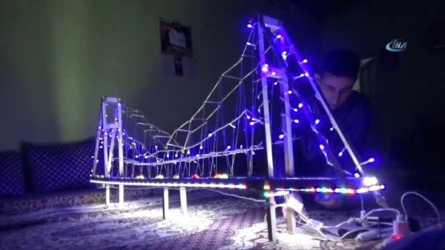 İstanbul'u Görmek İsteyen Kızına Boğaz Köprüsünün Maketini Yaptı