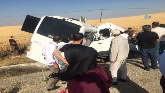 Diyarbakır'da Askeri Midibüs ile Sivil Minibüs Çarpıştı: Ölü ve Yaralılar Var
