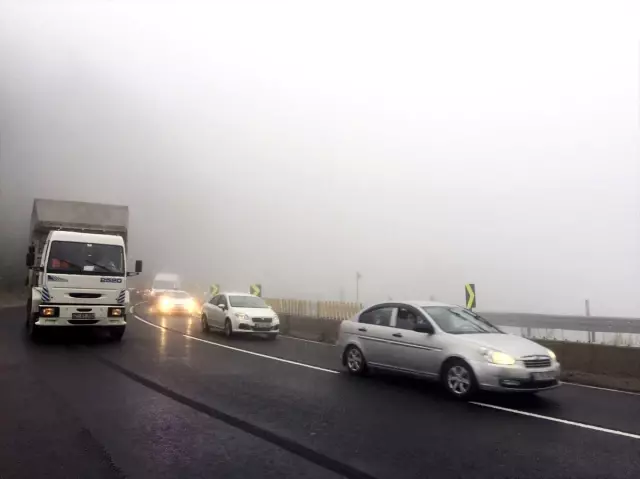 Bolu Dağı'nda Yoğun Sis Ulaşımı Aksatıyor