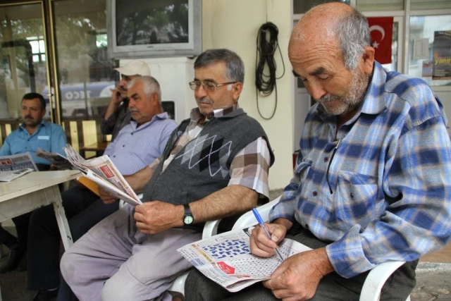 İzmir'in Çakırbeyli Köyünde 65 Yıldır Kağıt ve Okey Oynamak Yasak