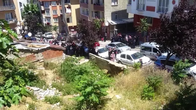 Kağıthane'de Kamyonet Dehşeti! Altına Alıp Sürüklediği Kız Kardeşlerden Biri Can Verdi