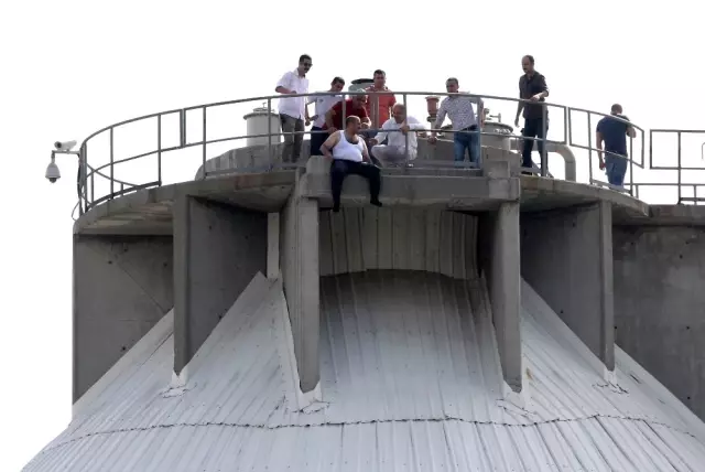 Borçları Yüzünden Bunalıma Giren Vatandaş, 40 Metrelik Tankta İntihara Kalkıştı