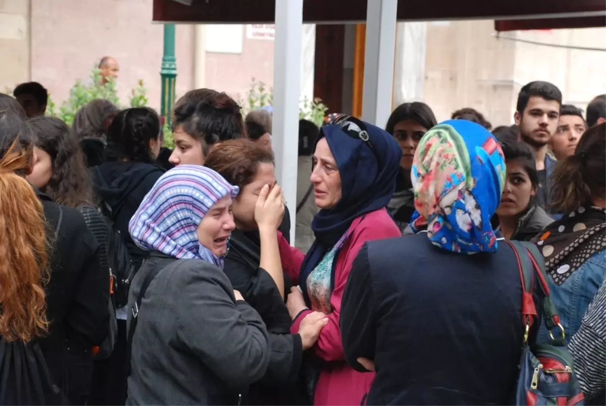 Babası Tarafından Öldürülen Genç Kız Son Yolculuğuna Uğurlandı Son Dakika