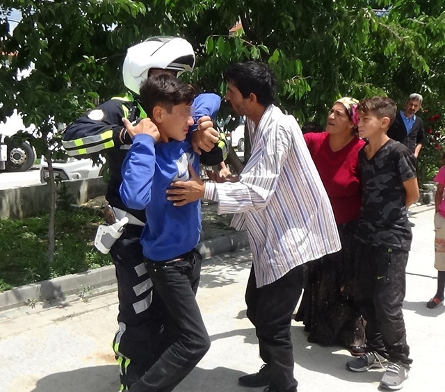 Polisten Araçla Kaçmaya Çalışan Çocuk Korku Dolu Anlar Yaşattı