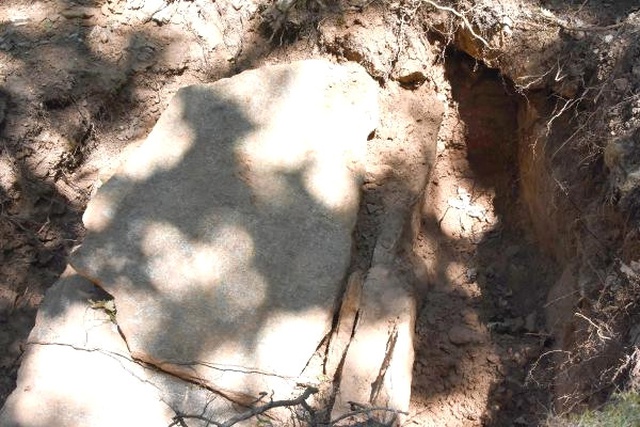 Gözünü Tarihi Taş Mezarlara Diken Define Avcıları Her Yeri Talan Etti