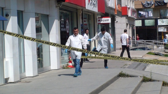 <a class='keyword-sd' href='/istanbul/' title='İstanbul'>İstanbul</a>'da <a class='keyword-sd' href='/banka/' title='Banka'>Banka</a> Soygunu! Yüksek Miktarda Parayla Kaçtılar
